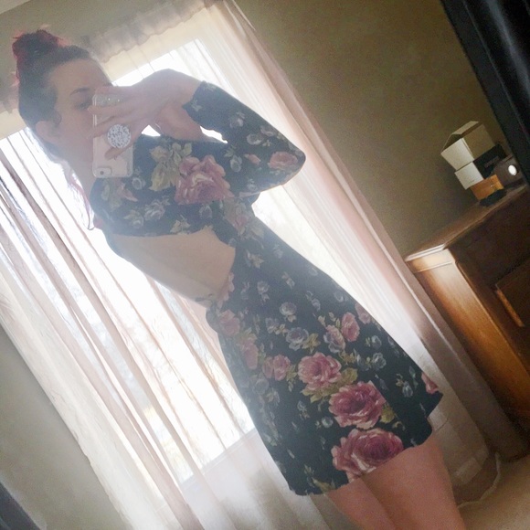 Open back long sleeve floral dress - Picture 4 of 7